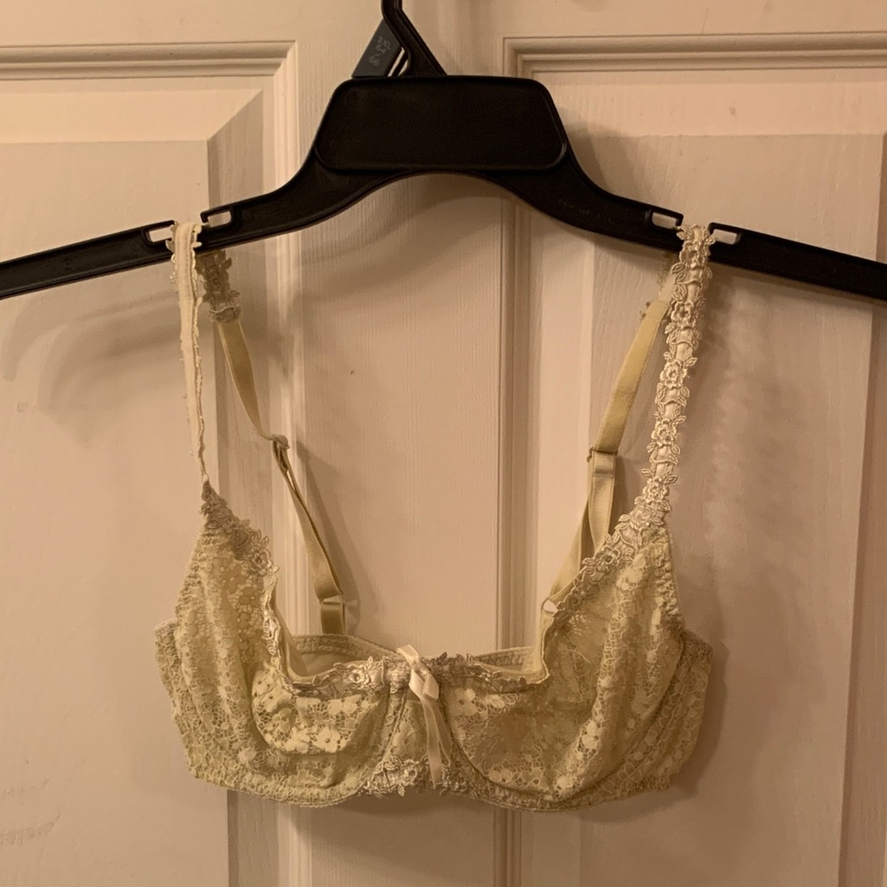 Victoria's Secret Lace Bra in Cream
